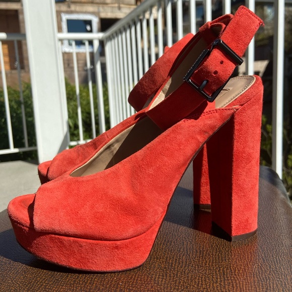 BCBG Maxazria Heels - Picture 2 of 4